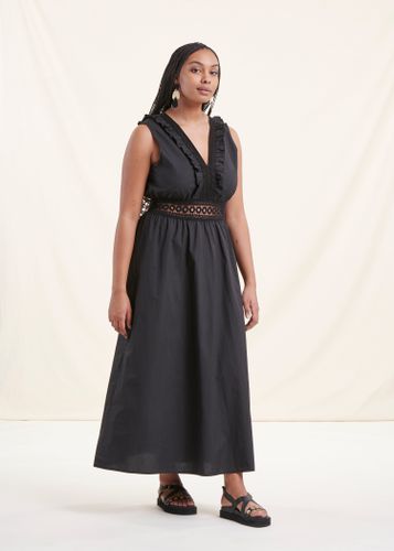 Robe longue noire sans manches en coton avec dentelle - La Fée Maraboutée - Modalova