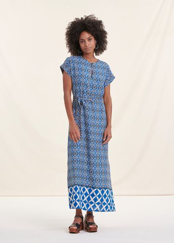 Robe longue fluide bleue imprimée à manche courtes - La Fée Maraboutée - Modalova