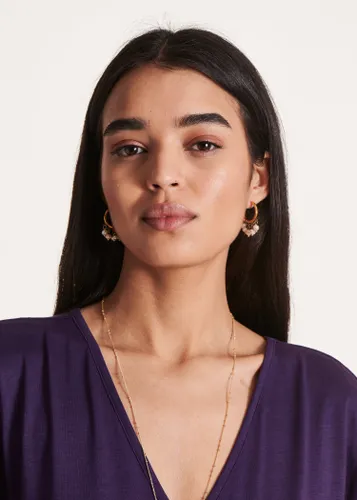 Boucles d'oreilles créoles dorées avec perles - La Fée Maraboutée - Modalova