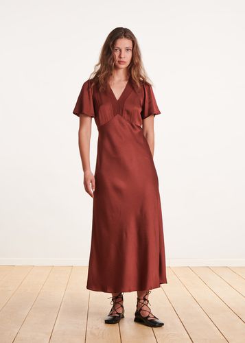 Robe longue cintrée fluide bordeaux à manches courtes - La Fée Maraboutée - Modalova