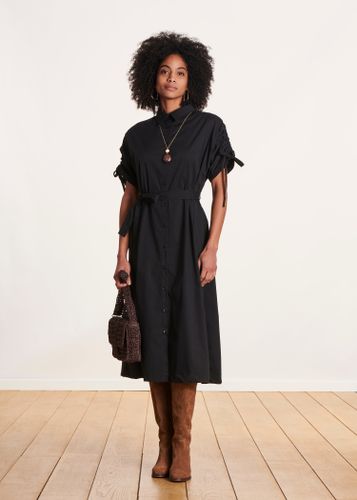 Robe chemise mi-longue oversize noire manches courtes - La Fée Maraboutée - Modalova