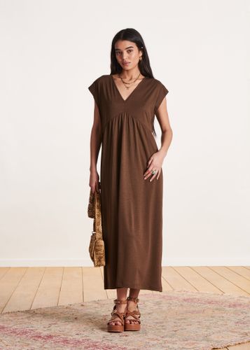 Robe mi-longue fluide marron à col V en lyocell - La Fée Maraboutée - Modalova