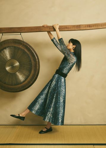 Jupe midi plissée ample bleu pétrole à imprimé - La Fée Maraboutée - Modalova