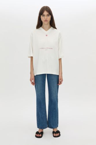 Larissa Logo Tee - CAMILLA AND MARC - Modalova
