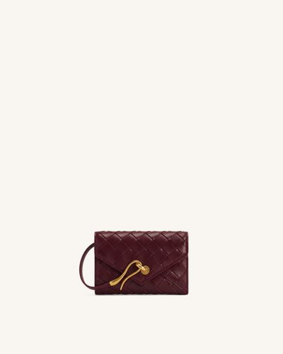 Celeste Portefeuille enveloppe texture tissée - Rouge vin - JW PEI - Modalova
