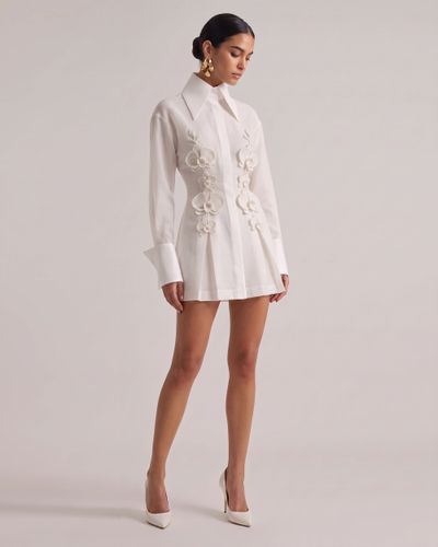 Robe chemise courte à col montant, boutons et orchidée ornementale - Blanc - JW PEI - Modalova