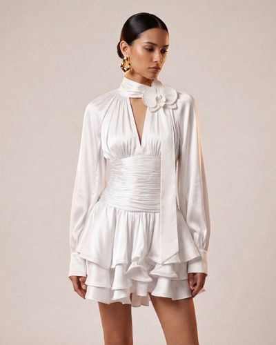 Robe courte à manches longues avec ornements en forme d'orchidée et ouverture goutte d'eau - Crème - JW PEI - Modalova