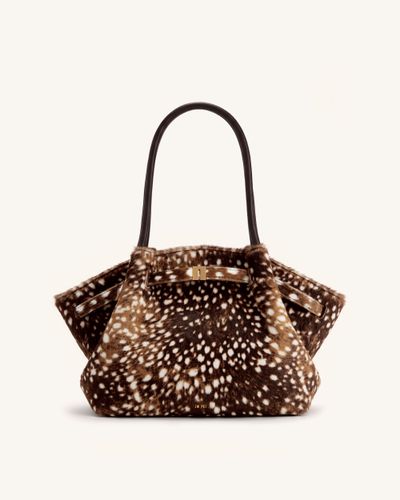 Hana Cabas moyen en fausse fourrure à motif cerf - Marron - JW PEI - Modalova