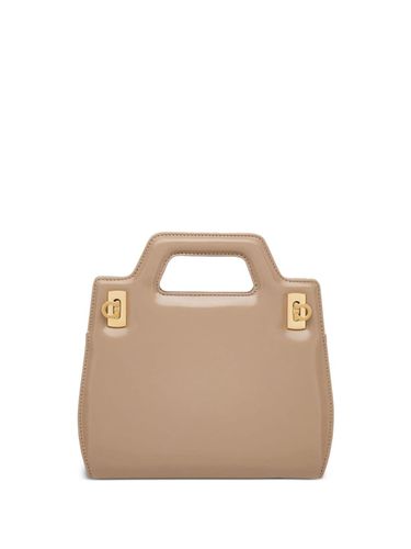 Wanda Mini Leathr Top-handle Bag - Ferragamo - Modalova