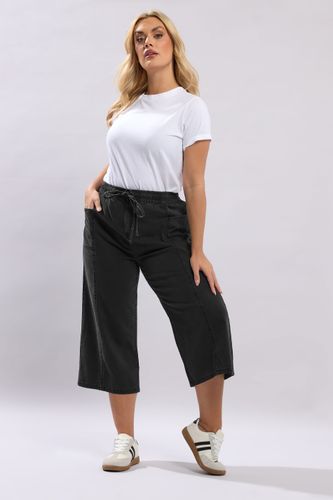 Pantalon Court En Denim Noir Délavé Size 54 - Yours - Modalova