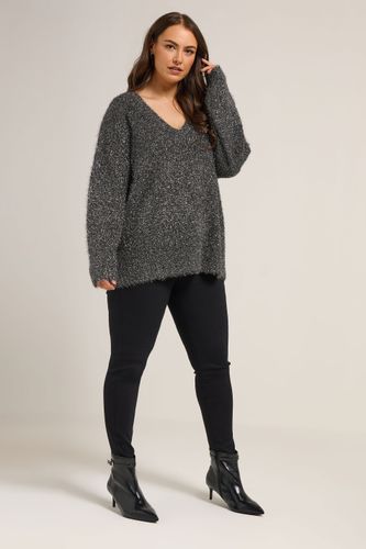 Pull Col V Noir À Paillettes Size 46-48 - Yours - Modalova