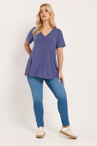 Tshirt À Encolure Boutonnée Et Manches Courtes Violet Size 54-56 - Yours - Modalova