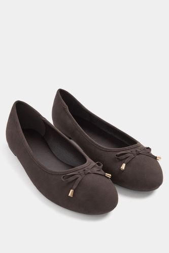 Faux Leather Ballet Flats In Wide E & Extra Wide Eee Fit Size 39E - Yours - Modalova