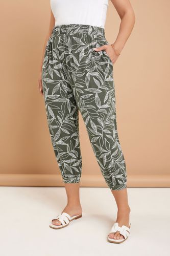 Pantalon Sarouel Court À Imprimé Feuilles Vert Kaki Size 54-56 - Yours - Modalova