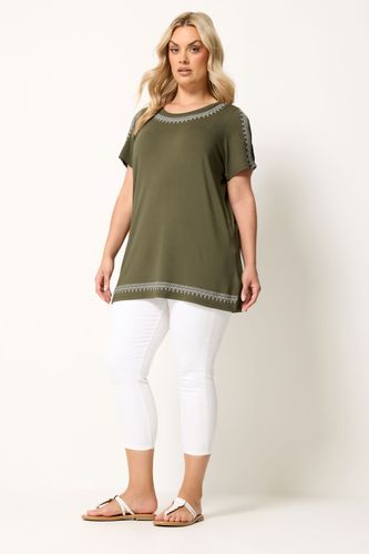 Tshirt Vert À Bordures Brodées Size 42 - Yours - Modalova