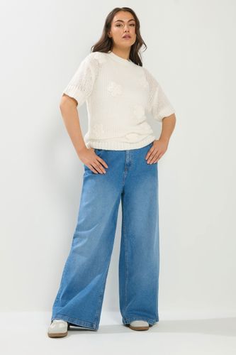 Pull À Manches Courtes À Détails Floraux Ivoire Size 46-48 - Yours - Modalova