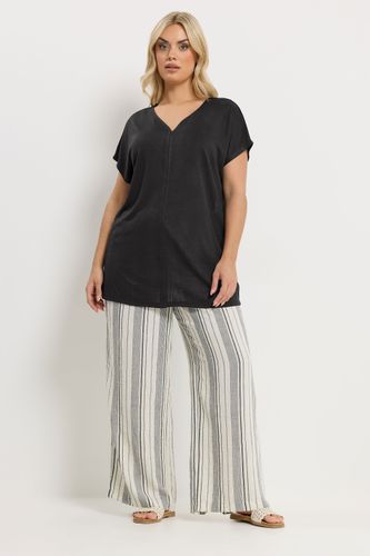 Top Nervuré Sur Le Devant Noir Size 48 - Yours - Modalova