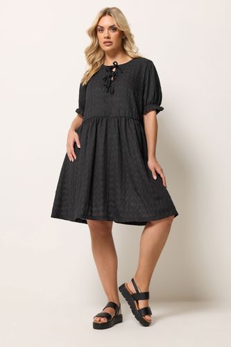 Robe Courte Noire À Nœud Sur Le Devant Size 62-64 - Yours - Modalova