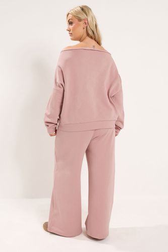 Ensemble Rose Sweatshirt À Épaules Dénudées Et Pantalon De Jogging Large Size Short > 62-64 - Yours - Modalova