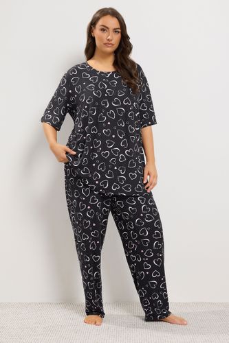 Ensemble De Pyjama Large Noir À Imprimé Cœurs Size 58-60 - Yours - Modalova