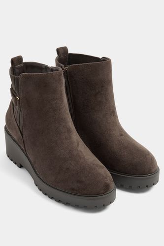 Bottes Marron À Talons Compensés Et Boucles, Coupe Extralarge Eeesize 43EEE - Yours - Modalova