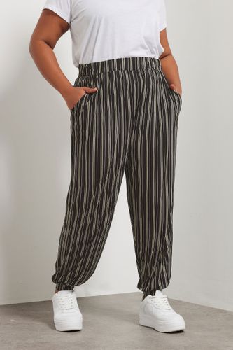 Pantalon À Rayures Resserré Aux Chevilles En Jersey Noir Size 46 - Yours - Modalova