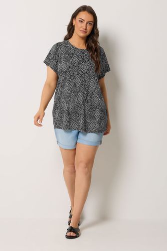 Tshirt Noir À Imprimé Mosaïque Size 50-52 - Yours - Modalova