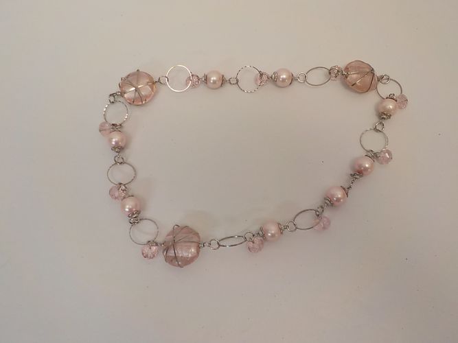 Collier fantaisie pierres et perles en plastique rose et anneaux de mtal argent - Label Emmaus - Modalova