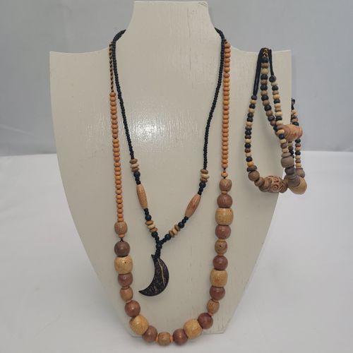 Lot de deux colliers et trois bracelets rglable en perles bois - Label Emmaus - Modalova