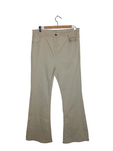 Pantalon Flare (T7061) - Bershka - Modalova