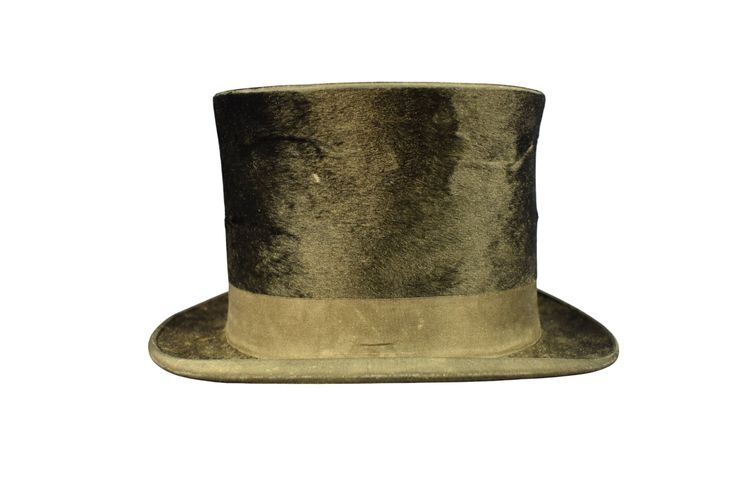 Chapeau haut de forme à restaurer (Création "Chasseriaux" à Saintes 17) - Périmètre d'ouverture 54 cm - Label Emmaus - Modalova