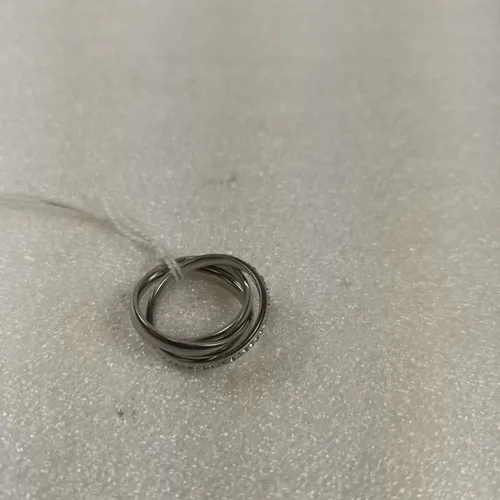 Bague constituée de 3 anneaux entrelacés, métal et pierres ou oxydes de zirconium - Label Emmaus - Modalova