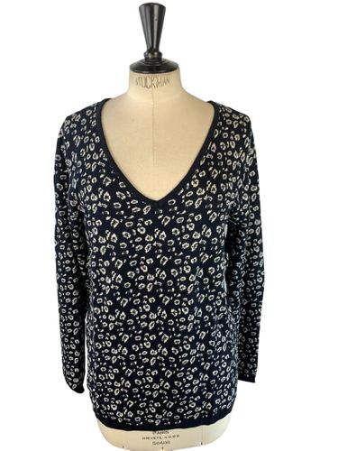 Riu Paris — Pull col V en maille jacquard motif léopard — marine et blanc — Neuf d'invendu Riu — Taille M (estimé) - Label Emmaus - Modalova