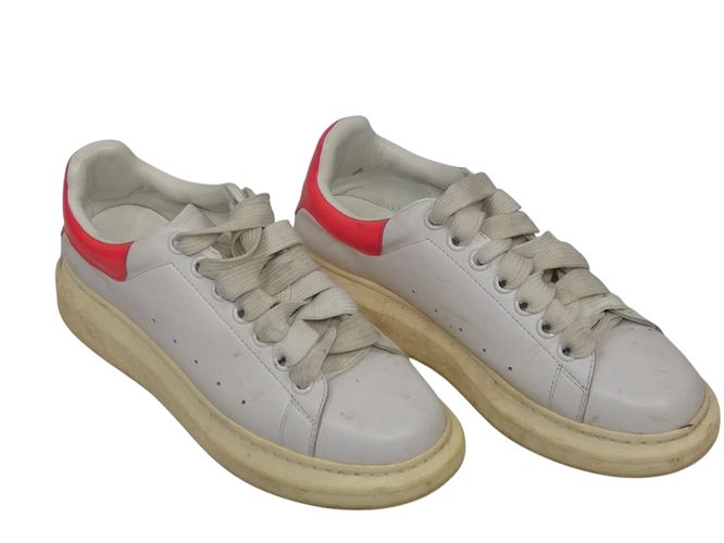 Paire de baskets Alexander McQueen Oversized Sneaker réf.376814 en T. 40 cuir et empiècement arrière vernis rose (Produit authentifié — non cert - Label Emmaus - Modalova