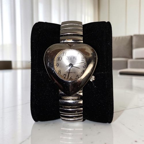 Montre Vintage bracelet extensible Cœur ( loupe )1980's marque *Zeon* - Label Emmaus - Modalova