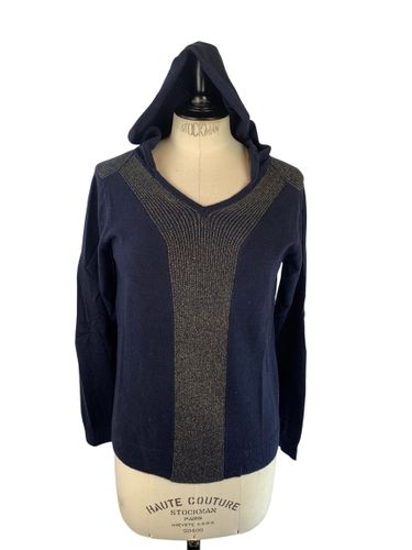 Riu Paris — Pull à capuche en maille avec plastron lurex doré — marine — Neuf d'invendu Riu — Taille S (estimé) - Label Emmaus - Modalova