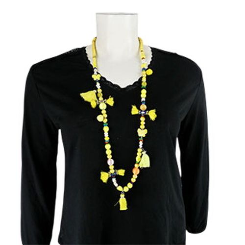 Collier pendentif à perles avec pompons - Label Emmaus - Modalova