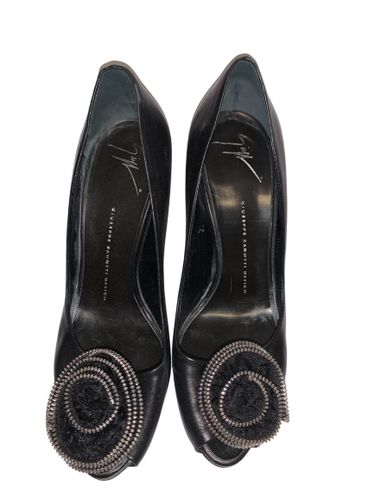 Giuseppe Zanotti Design — Escarpins ouverts à motif rosette en fermeture Éclair — — Pointure 39 — Fabriqué en Italie - Label Emmaus - Modalova