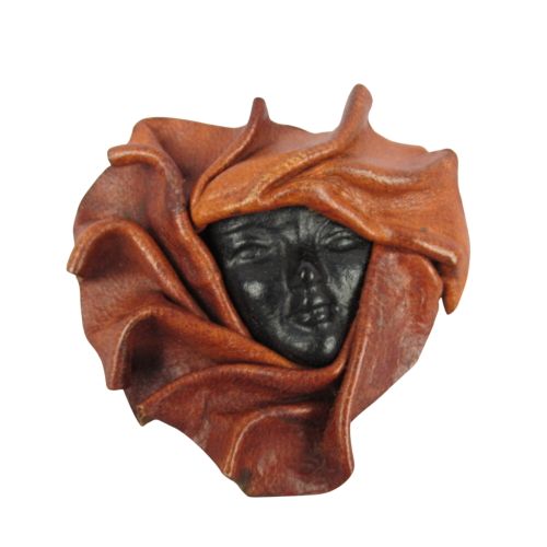 Broche vintage en cuir, masque - Label Emmaus - Modalova