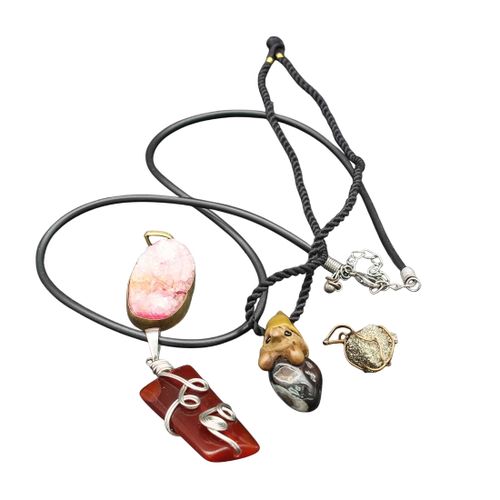 Colliers et 2 pendentifs en pierre - Label Emmaus - Modalova
