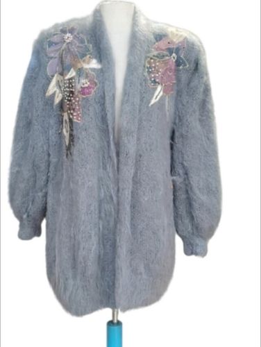 Cardigan long et oversize en laine mohair fluffy de couleur gris_bleu typique des annéee 80 - Label Emmaus - Modalova