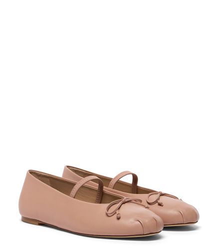 PRIMA BOW BALLET MARY JANE, CHAUSSURES PLATES ET MOCASSINS, , LACQUERED NAPPA - Stuart Weitzman - Modalova