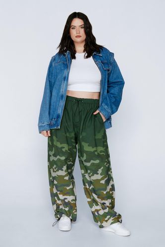 Grande Taille - Pantalon Cargo En Nylon Imprimé Camouflage - 48 - Nasty Gal - Modalova