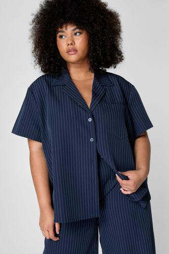 Plus Pinstripe Revere Shirt - 50 - Nasty Gal - Modalova