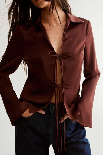 Satin Collar Tie Front Long Sleeve Shirt - 32 - Nasty Gal - Modalova