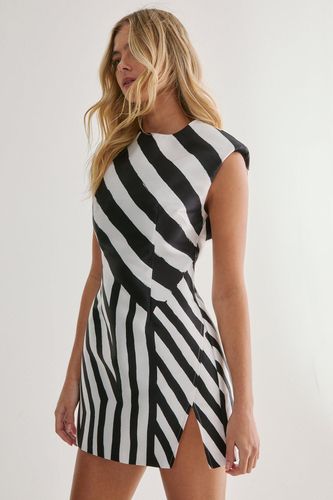 Abstract Stripe Structured Satin Shoulder Pad Split Mini Dress - 32 - Nasty Gal - Modalova