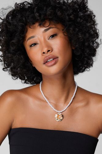 Pearl Corsage Necklace - - One Size - Nasty Gal - Modalova