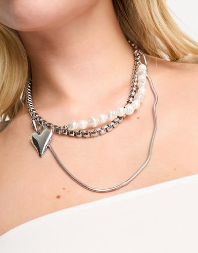 Collier avec perles nacrées chunky et pendentif caur - 8 Other Reasons - Modalova