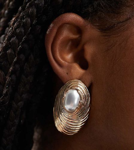 Boucles d'oreilles oversize à perle en plaqué or 18 carats - 8 Other Reasons - Modalova