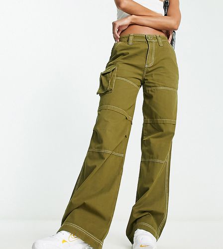 Pantalon cargo à poches et surpiqûres blanches - Olive - Collusion - Modalova